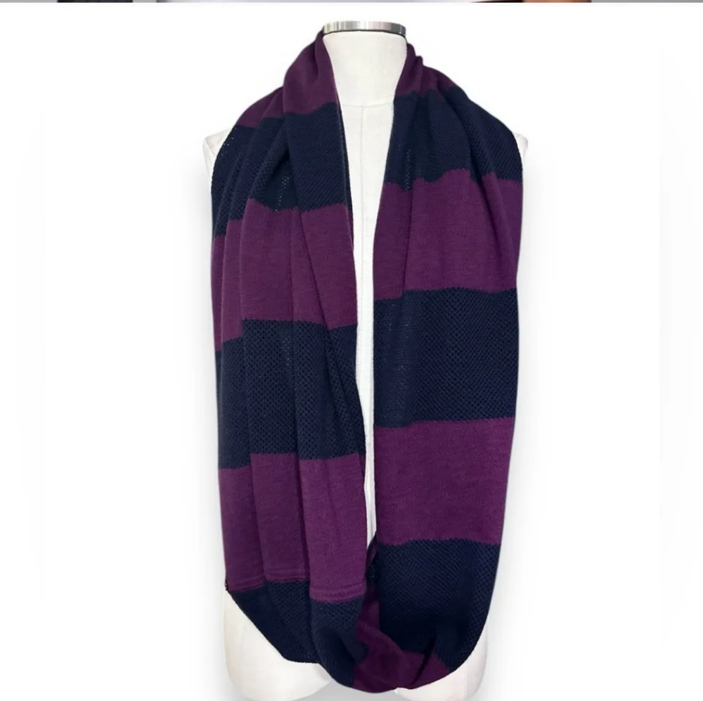 LULULEMON Heart Opener Circle Scarf Merino WoolBlack Grape / Berry Yum Y…